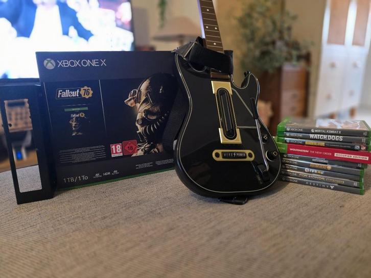 Xbox One X met verschillende games, Spelcomputers en Games, Spelcomputers | Xbox One, Gebruikt, Xbox One X, 1 TB, Met 1 controller