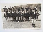 Groetende ruiters op paard gezeten fotokaart uit t Gooi, Verzenden, 1940 tot 1960, Ongelopen, Paard