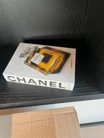 Chanel N5 Parfum Boek - Assouline russisch, Boeken, Ophalen of Verzenden, Zo goed als nieuw, Fotografie algemeen