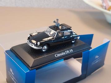 Citroën DS19 Présidentielle  met figuren 1:43 Atlas  beschikbaar voor biedingen