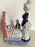 Moeder met twee kinderen en baby in wieg. P.M.I., Antiek en Kunst, Antiek | Porselein, Ophalen of Verzenden
