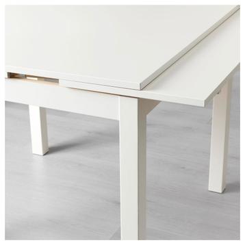 Prachtige uitschuifbare eettafel  beschikbaar voor biedingen
