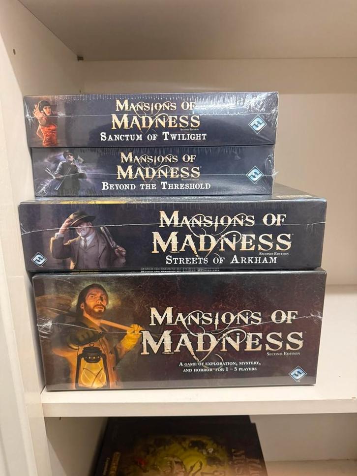 Mansions of Madness 2e + Uitbreidingen - Nieuw in Folie!, Hobby en Vrije tijd, Gezelschapsspellen | Bordspellen, Nieuw, Een of twee spelers