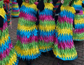 LAATSTE 5 Pinata pakken, 3 kinderhesjes en 2 kindermaskers beschikbaar voor biedingen