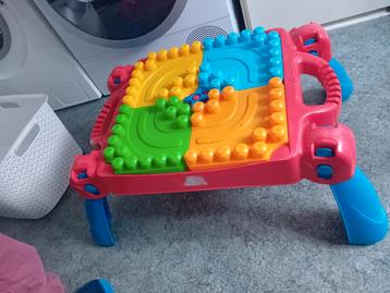 Mega Bloks bouw- en leertafel incl megablokken beschikbaar voor biedingen