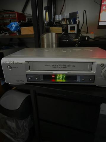 2 VHS recorders Phillips VR-330 en een Proline GVP-2600 beschikbaar voor biedingen