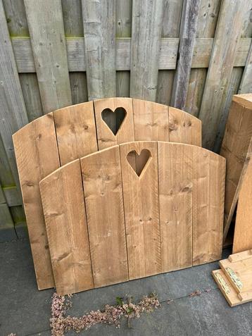 Kinder bed + nachtkastje beschikbaar voor biedingen