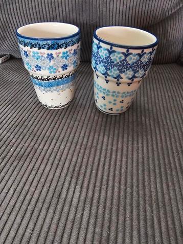 2 kopjes beschikbaar voor biedingen