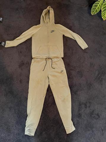 Mooi Nike joggings pak! beschikbaar voor biedingen