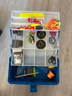 Viskoffers met vis spullen (dobbers, lijn haken, schaar etc), Watersport en Boten, Ophalen of Verzenden, Zo goed als nieuw