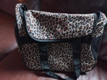 Chihuahua draagtas beschikbaar voor biedingen