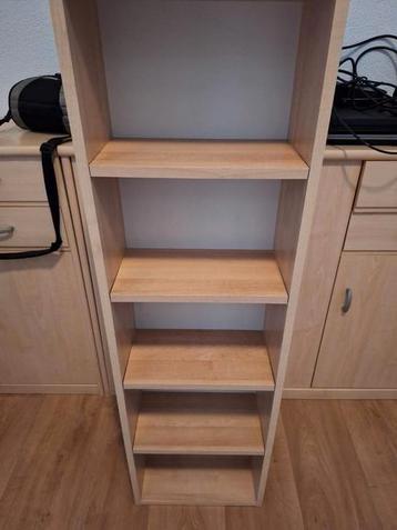 CD/DVD kastje met 5 planken. beschikbaar voor biedingen