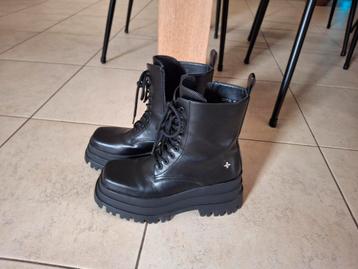 Alternatieve boots van het merk Ashton Aubry beschikbaar voor biedingen