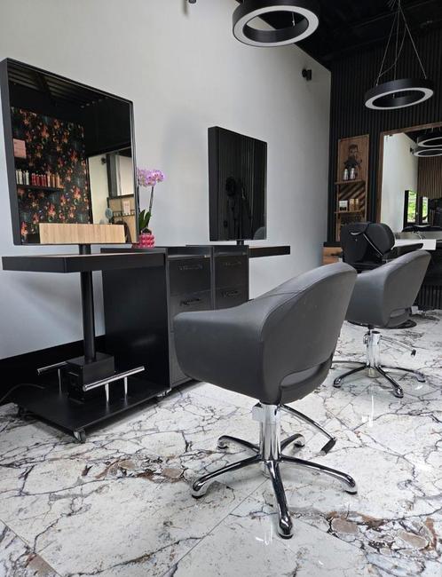 Professionele kaptafels / kappers eilanden – met spiegels, Diensten en Vakmensen, Kappers en Thuiskappers