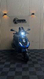 Piaggio Zip | Black & Blue Edition | 2024 | 3200KM, Maximaal 45 km/u, Zip, Zo goed als nieuw, Benzine