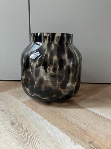 Vaas met Dessin van Mica Decorations beschikbaar voor biedingen