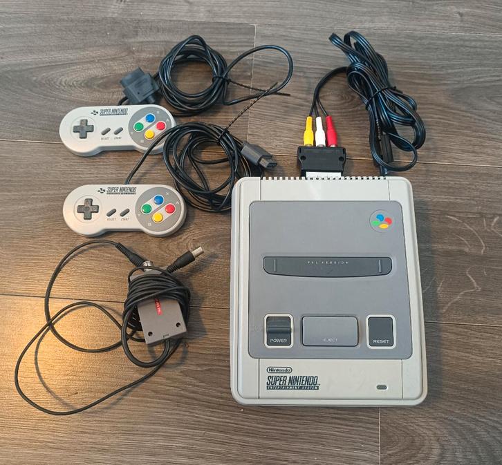 Super Nintendo, Spelcomputers en Games, Spelcomputers | Nintendo Super NES, Gebruikt, Met 2 controllers, Met games, Met Super GameBoy adapter