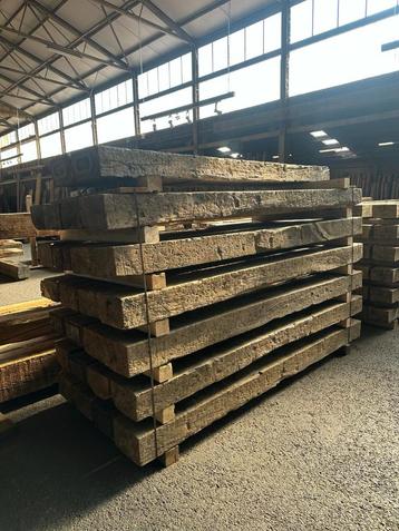 Oude eiken bielzen beschikbaar voor biedingen