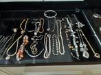 Sieraden 225 stuks armbanden, ringen, horloges en kettingen, Ophalen of Verzenden, Zo goed als nieuw, Staal, Overige typen