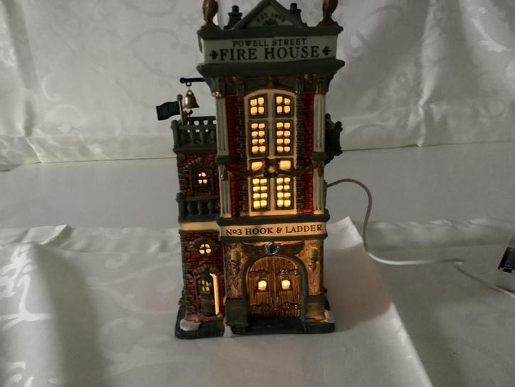 Lemax Brandweerkazerne nr. 15578 Kersthuisjes, Diversen, Kerst, Zo goed als nieuw, Ophalen of Verzenden