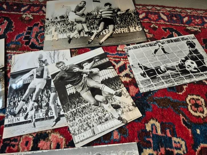 verzameling persfoto's Ajax Cruyff, Hanegem, Eusebio,  Bals, Verzamelen, Sportartikelen en Voetbal, Gebruikt, Poster, Plaatje of Sticker