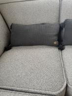 Twee keer grijze Zusss kussen met kwastjes, Ophalen of Verzenden, Zo goed als nieuw, Grijs, Rechthoekig