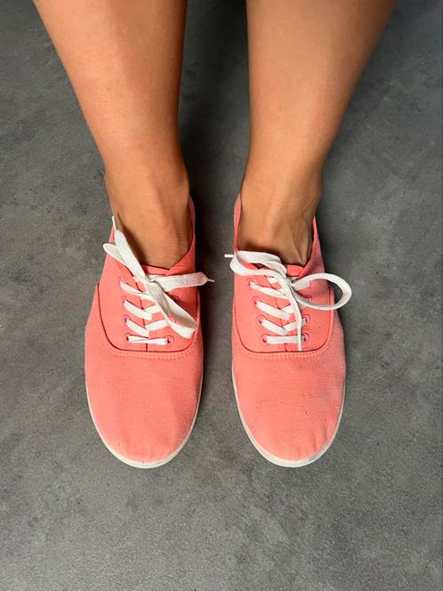 ZGAN Koraal roze gympen witte veters maat 39, Kleding | Dames, Schoenen, Zo goed als nieuw, Sneakers of Gympen, Roze, Ophalen of Verzenden