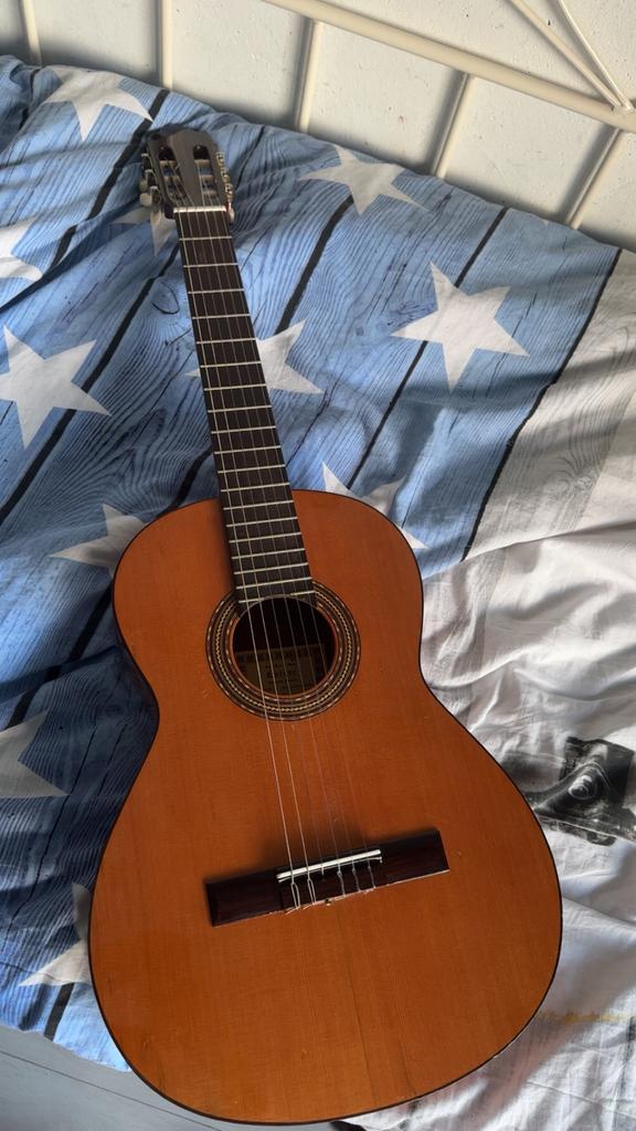 Nauwelijks gebruikte gitaar, Muziek en Instrumenten, Snaarinstrumenten | Gitaren | Akoestisch, Zo goed als nieuw, Klassieke of Spaanse gitaar