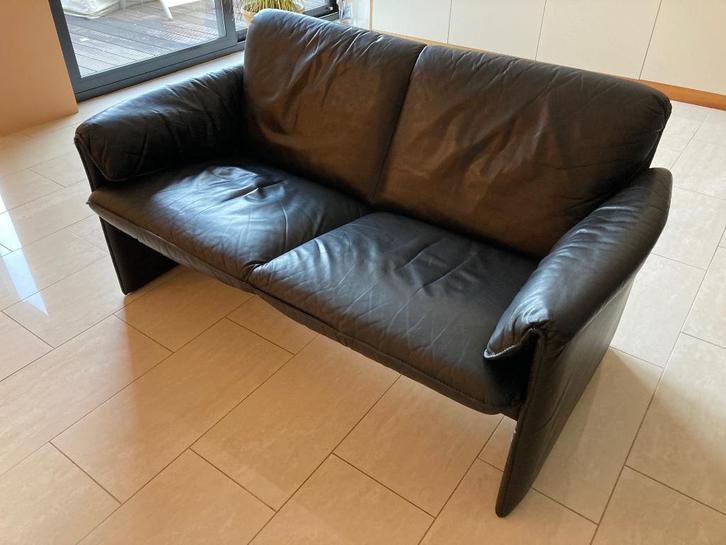 Leolux Bora Bora 2-zits bank - zwart leer (1), Huis en Inrichting, Banken | Bankstellen, Gebruikt, Rechte bank, Tweepersoons, Minder dan 150 cm