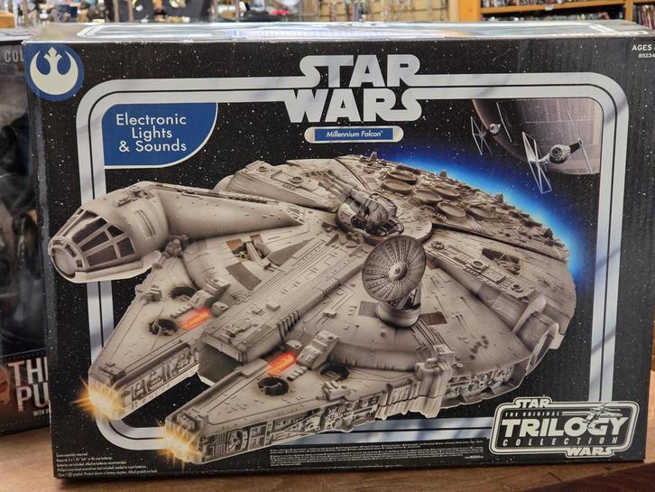 Star Wars the original trilogy millenium falcon Hasbro, Verzamelen, Star Wars, Nieuw, Actiefiguurtje, Ophalen of Verzenden