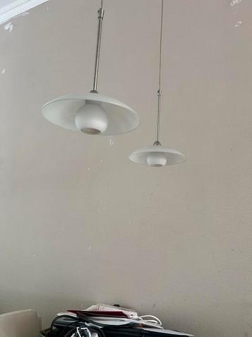 Hanglamp met 4 schoteltjes en lampjes beschikbaar voor biedingen