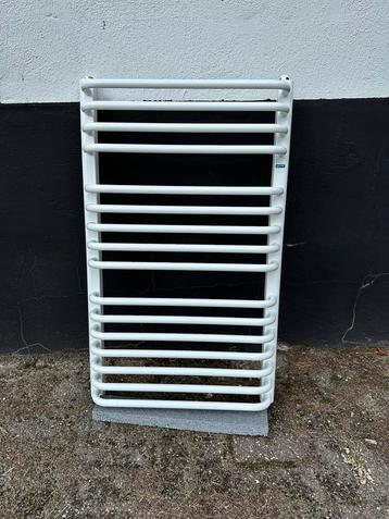 Handdoekradiator 90 x 55 wit beschikbaar voor biedingen