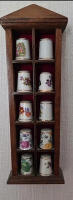 Vintage vingerhoedjes in houten kastje, Verzamelen, Vingerhoedjes, Ophalen of Verzenden, Gebruikt, Porselein, Nederland