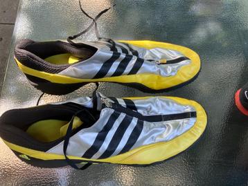 Hoogspring spikes beschikbaar voor biedingen
