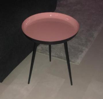 3 Moderne bijzettafels met emaille tafelblad beschikbaar voor biedingen