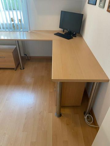 Hoekbureau + 2 Rolkastjes - Prima Staat! beschikbaar voor biedingen