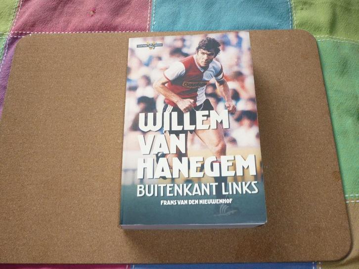 Frans v.d. Nieuwenhof - Willem van Hanegem Buitenkant Links, Verzamelen, Sportartikelen en Voetbal, Zo goed als nieuw, Boek of Tijdschrift