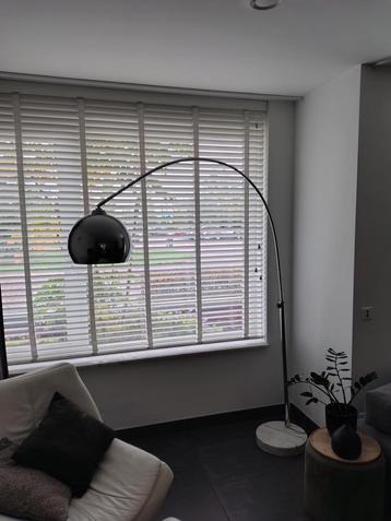 Booglamp chroom met marmerlook voet beschikbaar voor biedingen