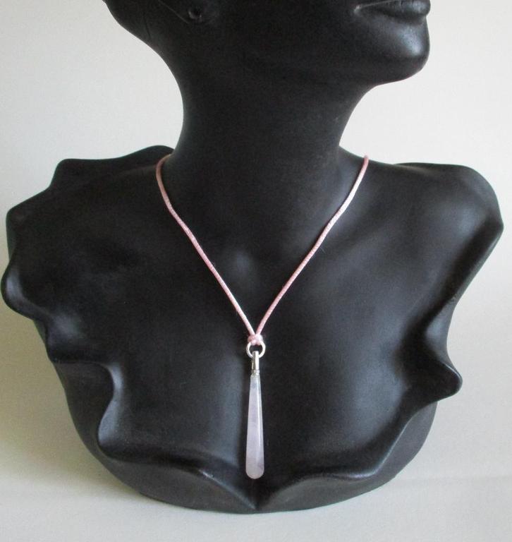 KR-ROZENKWARTS–Roze -Pegel: 4¾cm. x ½cm-L:42cm >totaal 62cm., Sieraden, Tassen en Uiterlijk, Kettingen, Zo goed als nieuw, Overige materialen