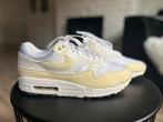 Nike Air Max 1 - geel/wit maat 40,5, Kleding | Dames, Schoenen, Geel, Ophalen of Verzenden, Nike air max, Sneakers of Gympen