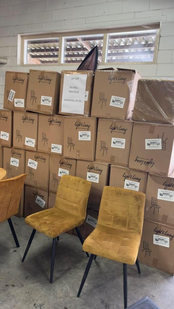 Eetkamerstoelen / stoelen velvet nieuw in doos van 119 nu 65, Huis en Inrichting, Stoelen, Nieuw, Vijf, Zes of meer stoelen, Hout