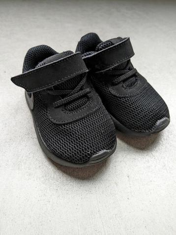 Zwarte Nike schoenen maat 18,5