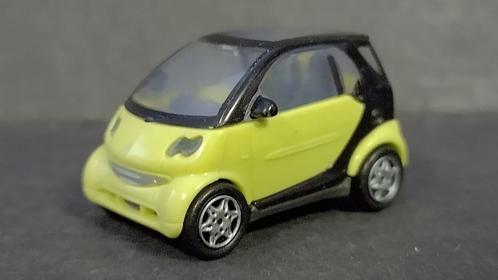 Smart fortwo yellow 1:76 Ferrero Pol, Hobby en Vrije tijd, Modelauto's | Overige schalen, Zo goed als nieuw, Verzenden