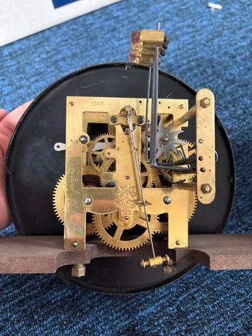 Antieke Wandklok - Mechanisch Uurwerk beschikbaar voor biedingen