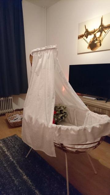 Vintage Rotan rieten wieg van rond 1960 beschikbaar voor biedingen