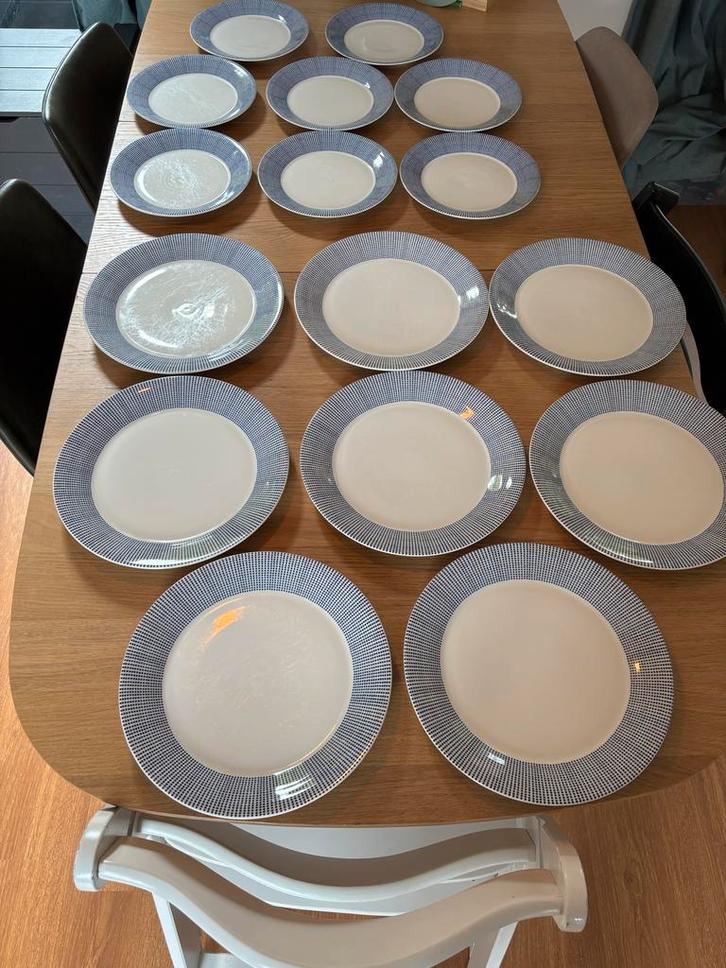 Royal Doulton Pacific Dots Borden + Ontbijtborden - 16 stuks, Huis en Inrichting, Keuken | Servies, Zo goed als nieuw, Bord(en)