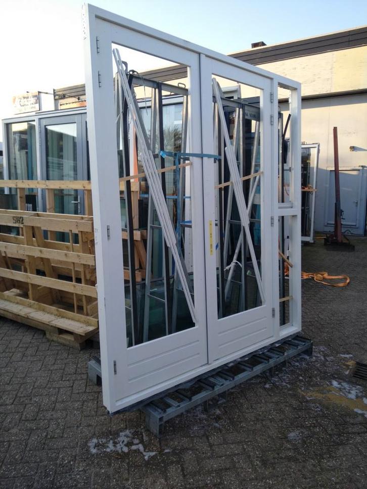 Kozijn met tuindeuren en zijlicht, Doe-het-zelf en Verbouw, Deuren en Horren, Nieuw, Buitendeur, 215 cm of meer, 120 cm of meer