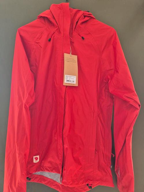 Fjällräven High Coast Hydratic Jacket Red XS, Caravans en Kamperen, Regenkleding, Nieuw, Regenjas, Dames, Verzenden