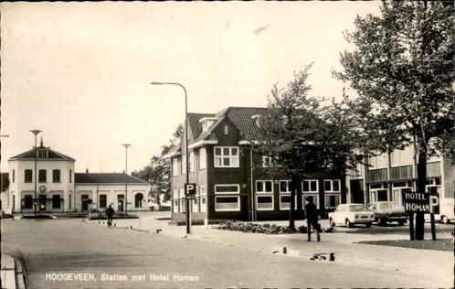 Hoogeveen Station met Hotel Homan auto's jaren 60, Verzamelen, Ansichtkaarten | Nederland, Gelopen, Drenthe, 1960 tot 1980, Verzenden