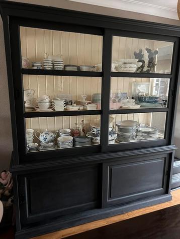 Buffetkast zwart. beschikbaar voor biedingen